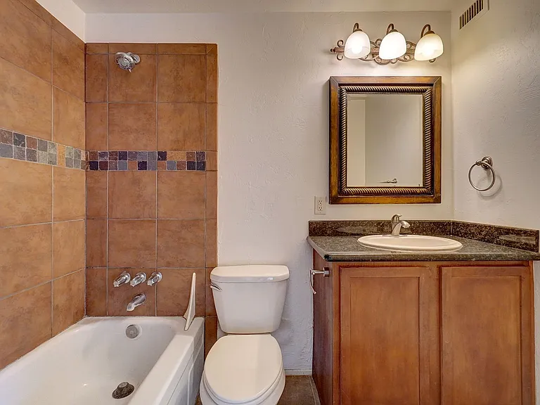Riverside Suites — Photo 25
