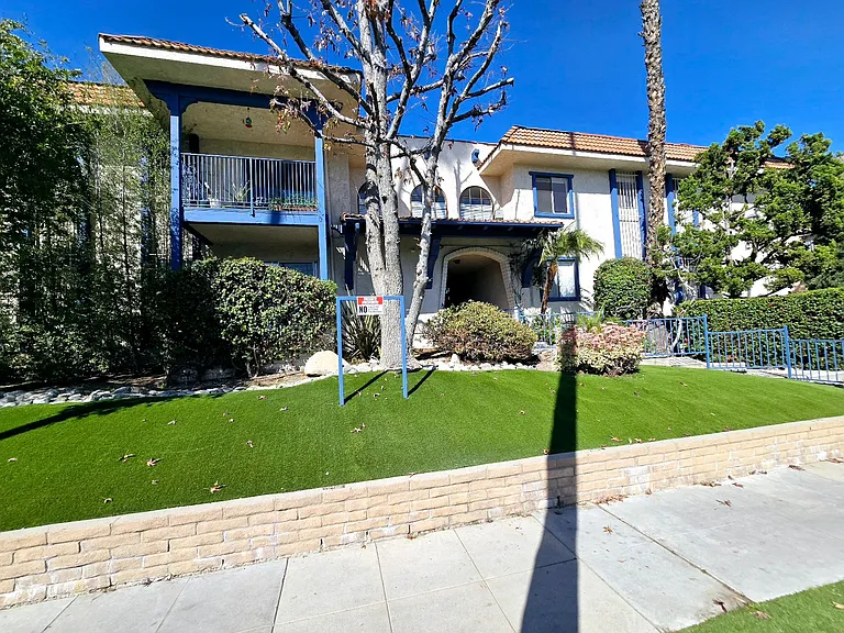 Harmony Court Apartments — Photo 16