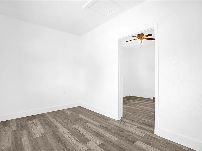 1730 Avenue C NE — Photo 25