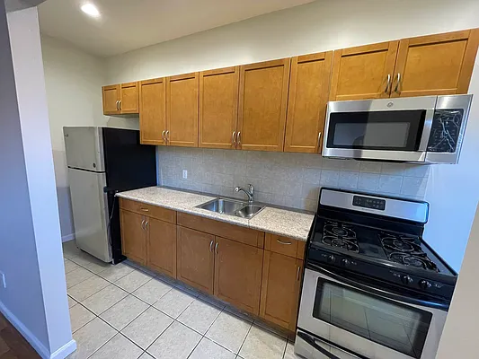 Rented by Prime Square Realty | media 4