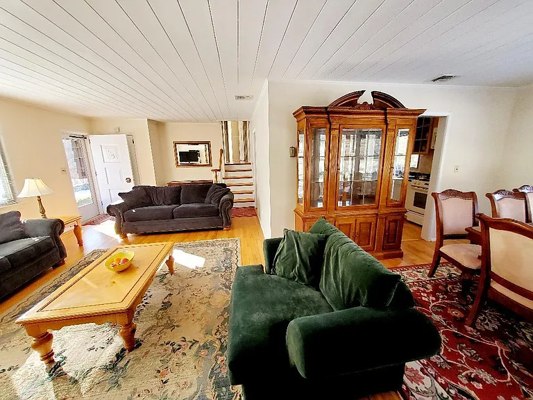 215 Harriman Rd — Photo 6