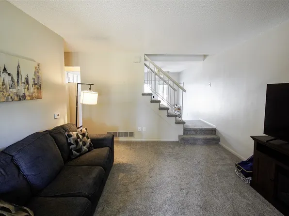 253 52nd St, West Des Moines, IA 50265