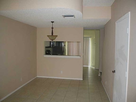 4th image of 7722 Sanibel Dr