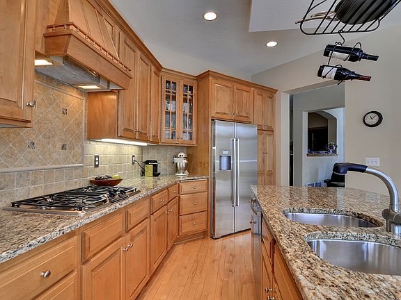 5th image of 420 Upland Ln N