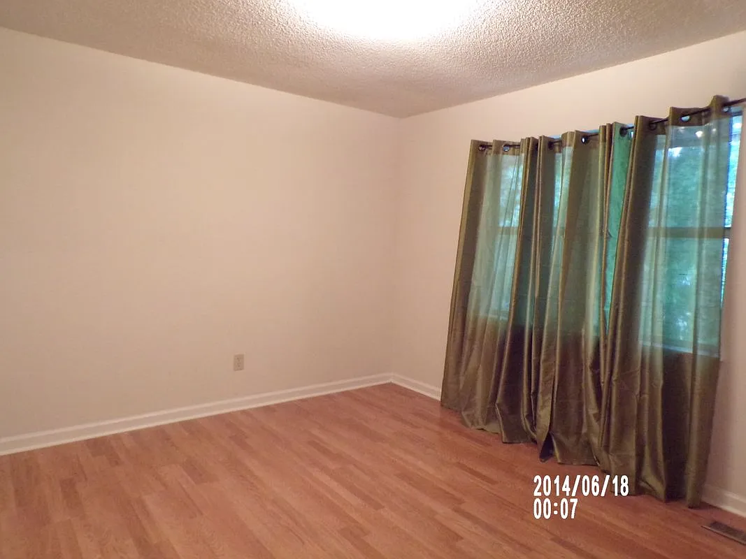 2 bed, 1.5 bath, 1060 sqft, $1,275 — Photo 4