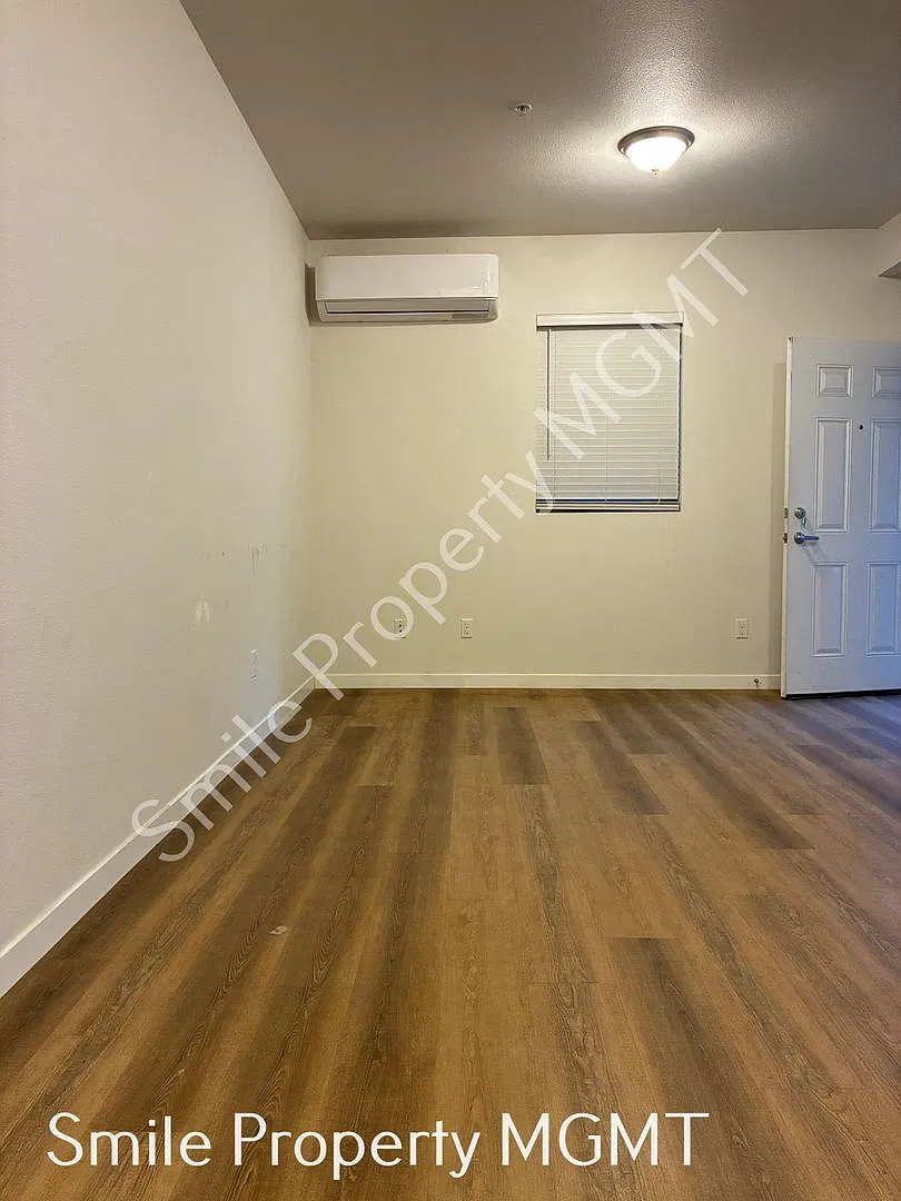 6940 Southeast Long Street — Photo 4