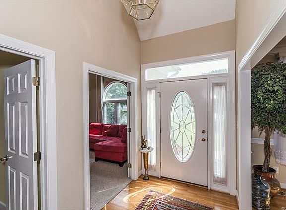 3rd image of 6052 Brentmoor Dr