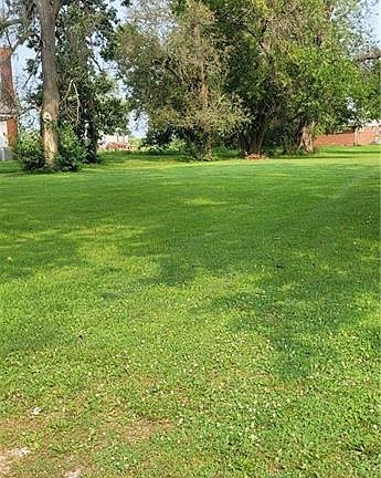 5th image of W Oak Ave