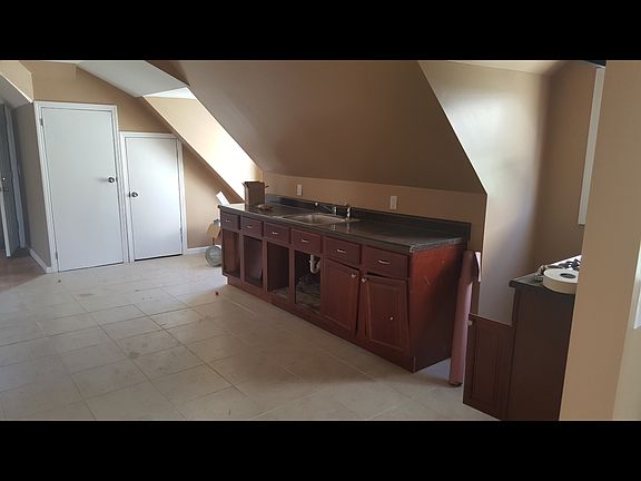 4th image of 19 Farley Avenue # Third Floor