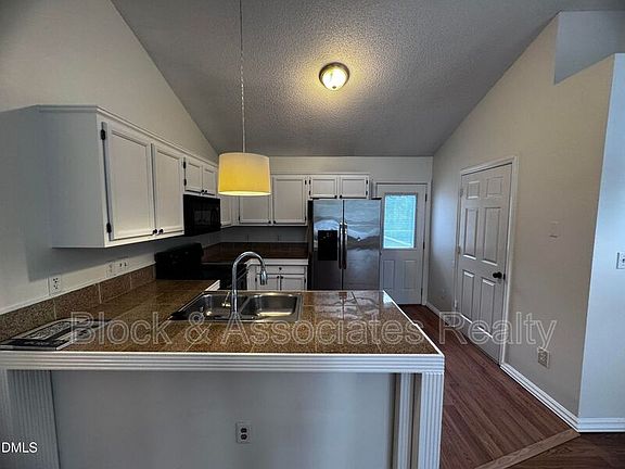 2nd image of 4125 Cobble Ct