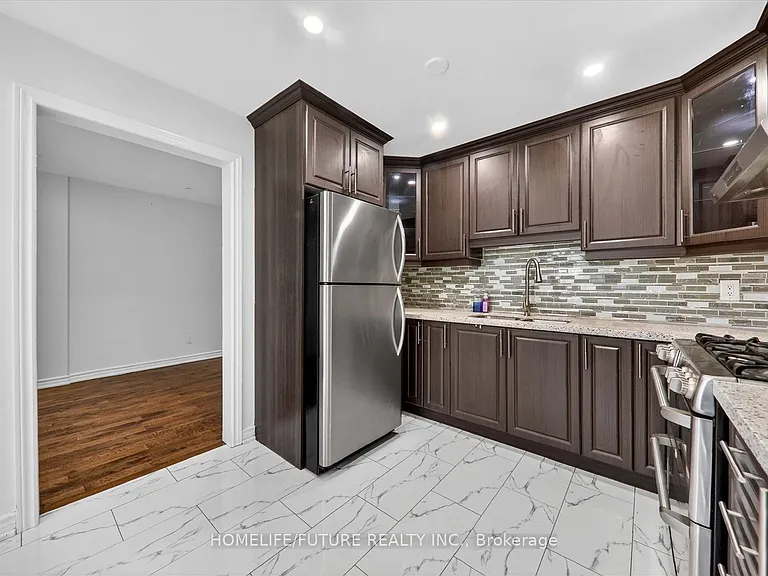 37 Elson St #UPPER — Photo 15