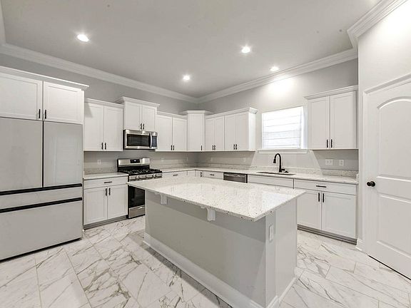 4th image of 278 Peacock Pointe
