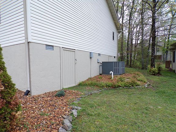 3rd image of 143 Cromwell Ln