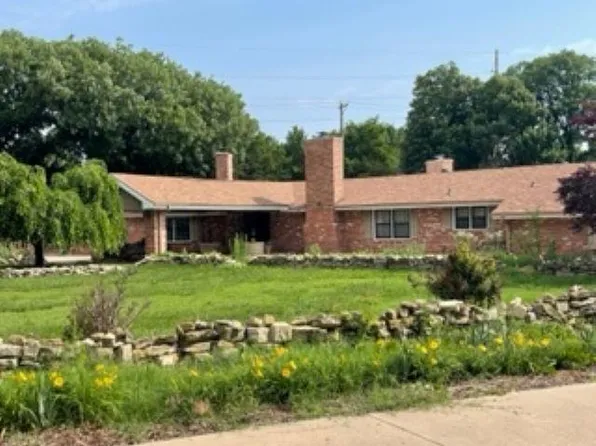 1600 N Ridgewood Dr, Wichita, KS 67208