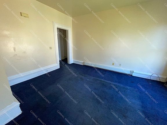 2nd image of 910 N Van Buren St #Townhouse