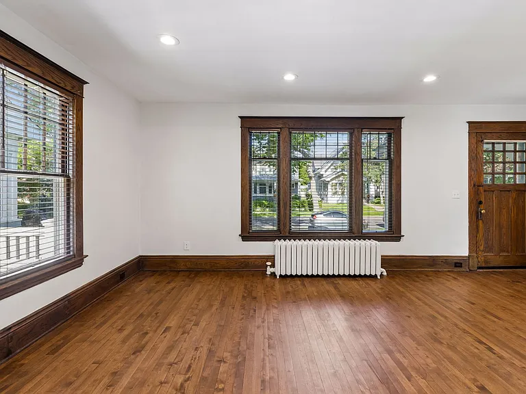3329 Dupont Ave S — Photo 10