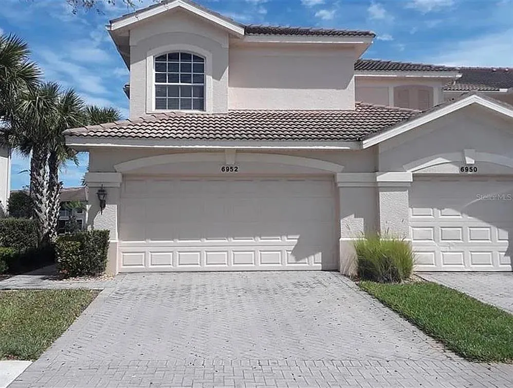3 bed, 2.0 bath, 2045 sqft, $2,350 — Photo 2