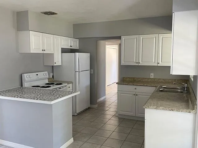 401 S Orion Ave — Photo 5