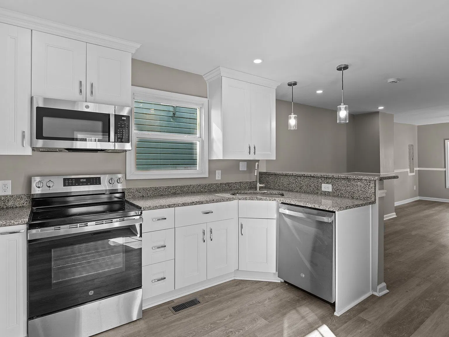 607 Sunset Avenue - 1 — Photo 4