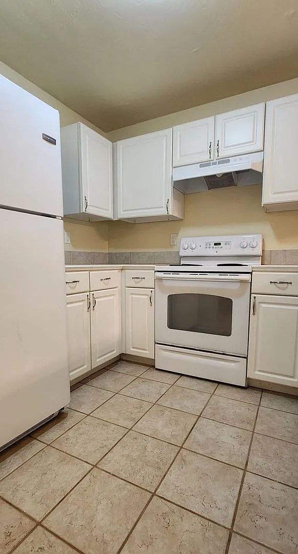 2 bedroom/2 bath condo in Treehouse Village — Photo 3