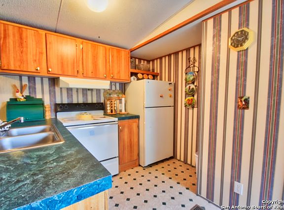 4th image of 320 Cinnamon Ln