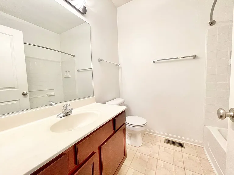 786 Four Seasons Blvd — Photo 12