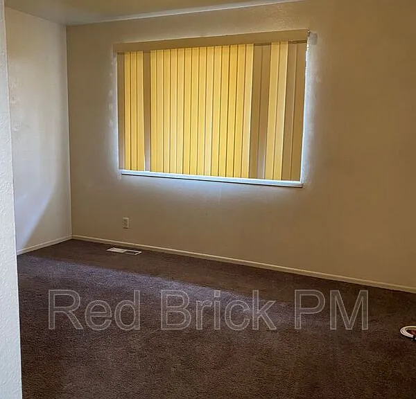 341 W 21st St — Photo 4