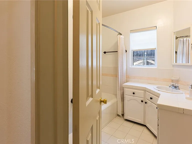 4722 Ventura Canyon Ave — Photo 30