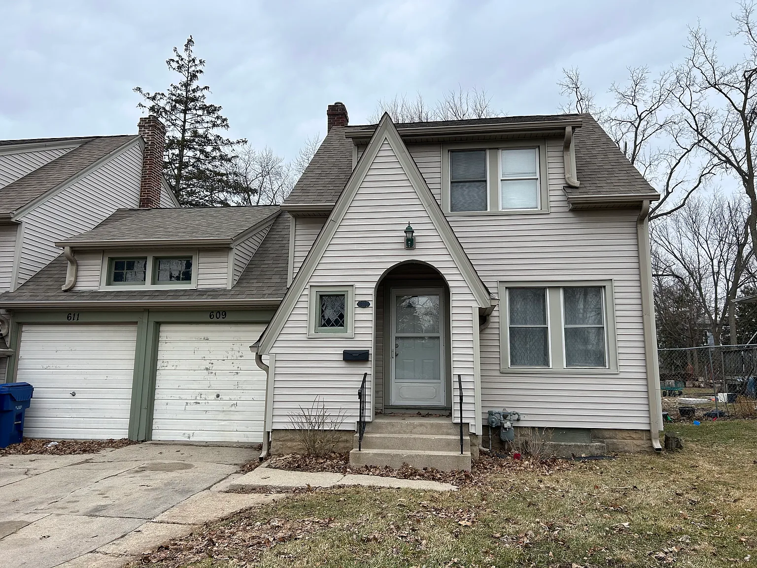 2 bed, 1100 sqft, $1,600 — Photo 1
