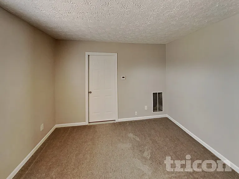 4586 Darrowby Dr — Photo 15