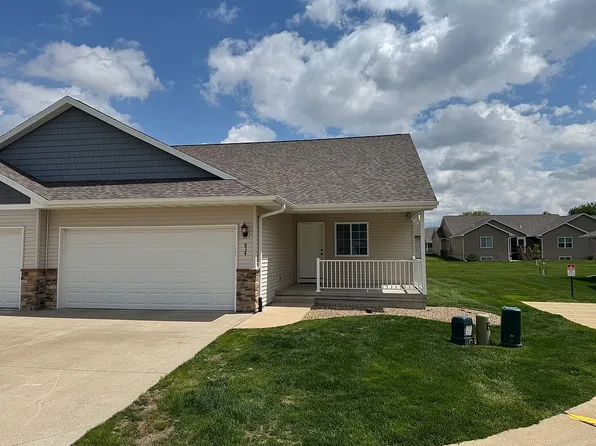 834 Crescent View Dr NE, Cedar Rapids, IA 52402