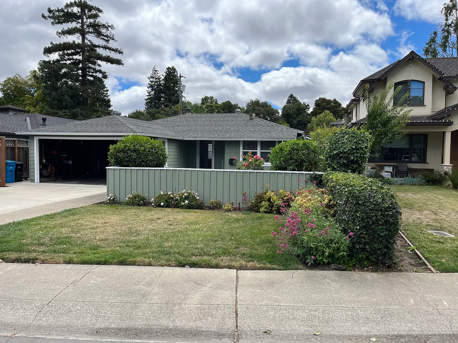 136 Dunsmuir Way photo 1