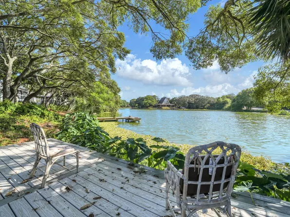 702 N Lakeside Dr, Destin, FL 32541