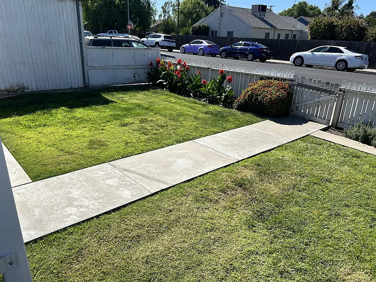 517 Dawn Dr — Photo 3
