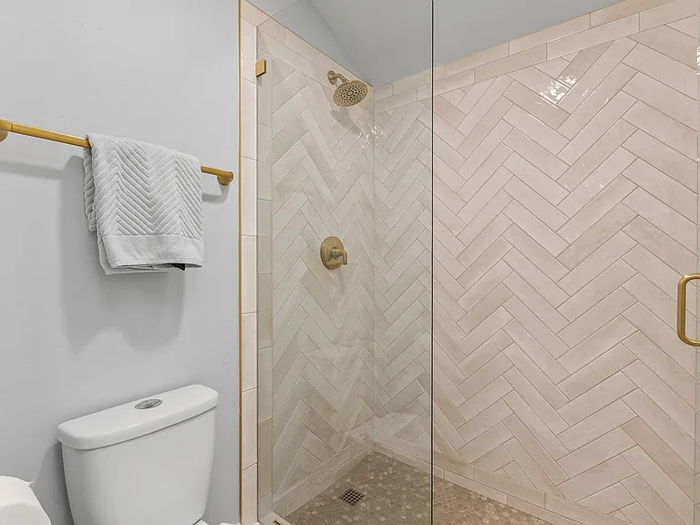 Upstairs shower / toilet area