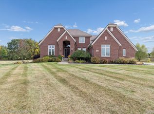 9888 Meadow View Ct, Northville, MI 48167