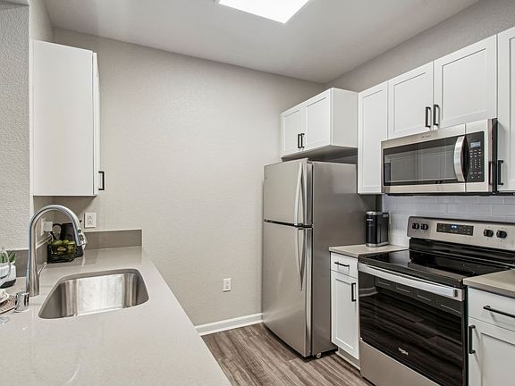 5th image of 5684 Bay St APT 748