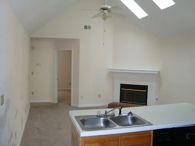 3 bed, 1110 sqft, $1,800 — Photo 4