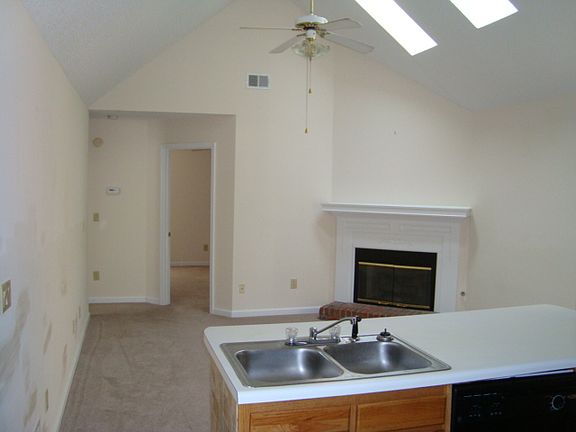 4th image of 3722 Acorn Dr