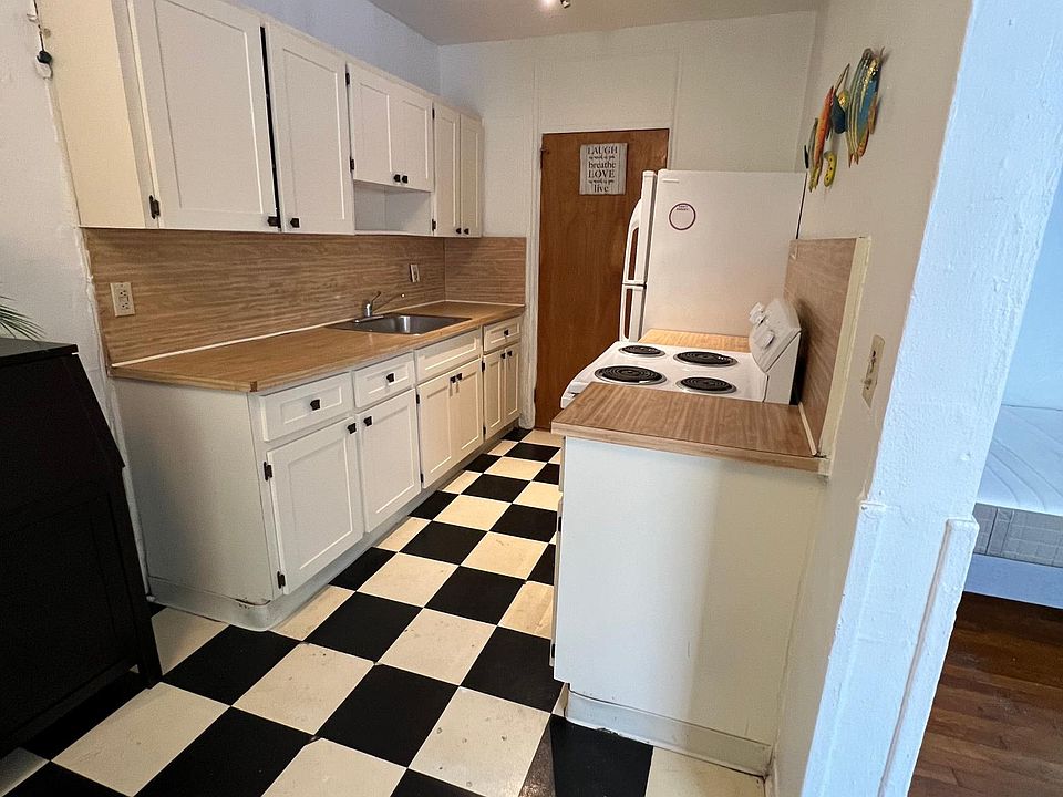 2nd image of 1001 7th St APT 103