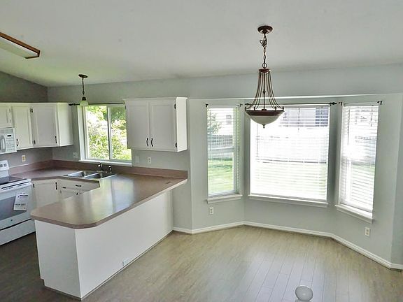 3rd image of 3579 Spring Creek Dr