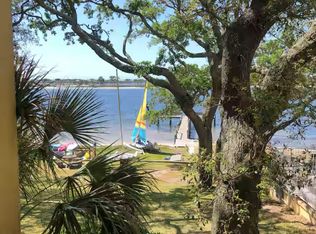 209 W Miracle Strip Pkwy, Mary Esther, FL 32569