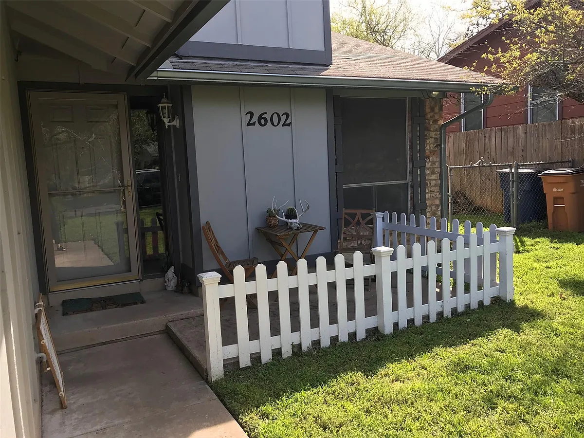 Building Photo - 2602 Hidden Oaks Dr