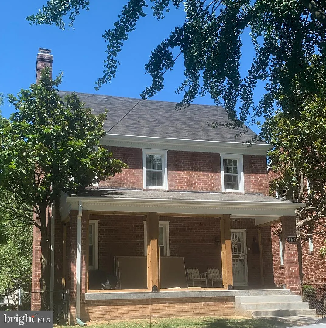 1379 Somerset Pl NW photo 1