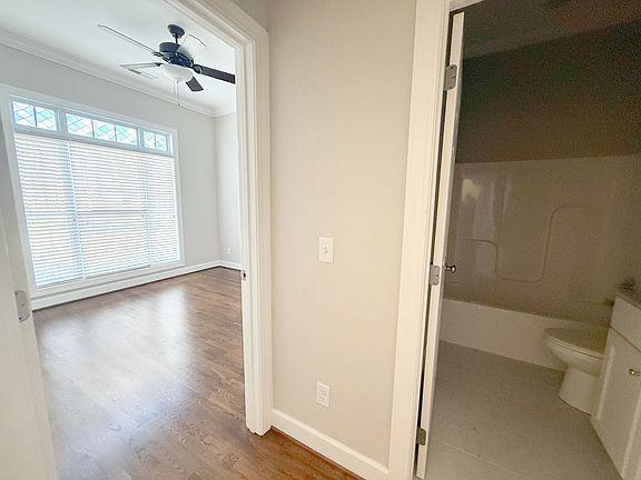 5th image of 325 Bowerwood Cir