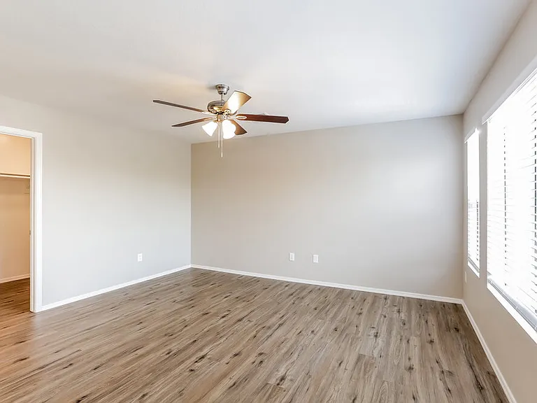 3929 W Irwin Ave — Photo 9