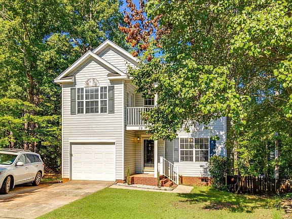 3rd image of 19 Caddis Creek Ct