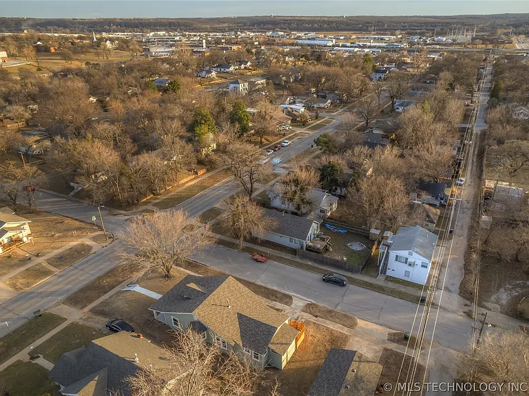 700 N McKinley Ave — Photo 36
