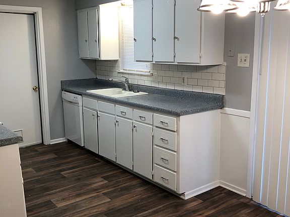 3rd image of 2818 Cumberland Dr