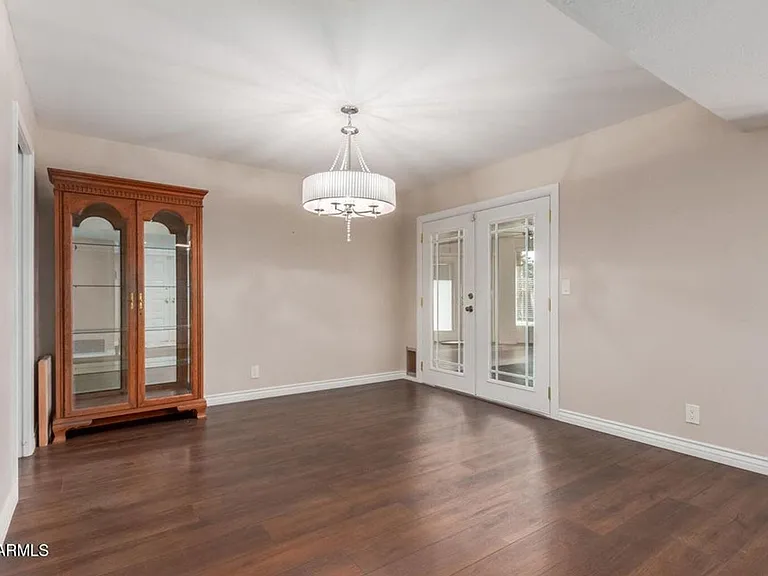 481 W Half Moon Way — Photo 5